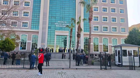 Antalya'da Rüşvet Davasında Sanıkların Savunmaları Alındı
