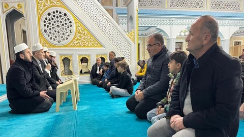 Hakkari'de Kadir Gecesi Kutlandı