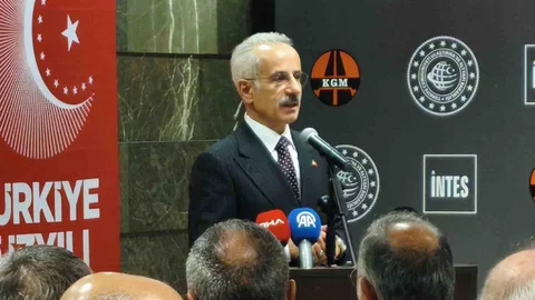 Ulaştırma Bakanı Uraloğlu'ndan Demiryolu Açıklaması