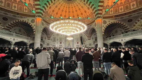 Kayseri'de Kadir Gecesi Coşkusu