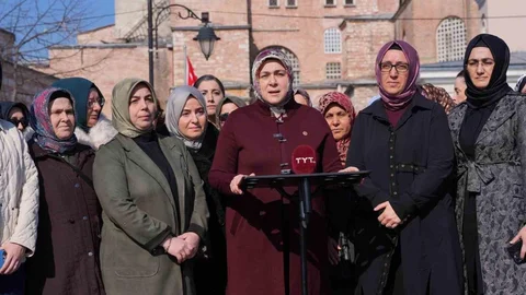 AK Parti Kadın Kolları Ayasofya'da Dua Etti