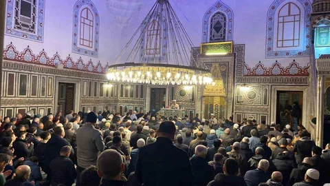 Kocaeli’de Kadir Gecesi İbadetle Geçti