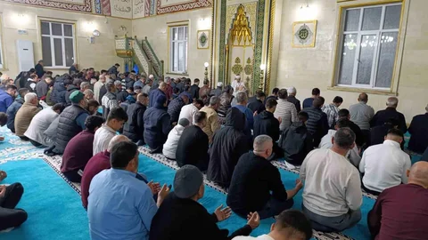 Selendi'de Kadir Gecesi Coşkusu