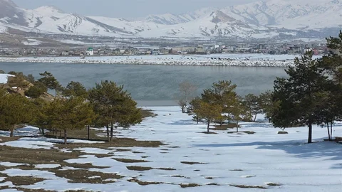 Bahar Van'da Sıhke Göleti'ni Canlandırdı