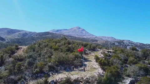 Yayladağı'nda 7 Bayrak Dalgalandı