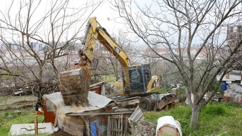 Nilüfer'de Kaçak Yapılar Yıkıldı