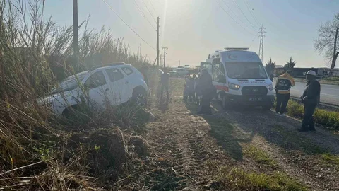 Manavgat'ta Otomobil Tarlaya Uçtu