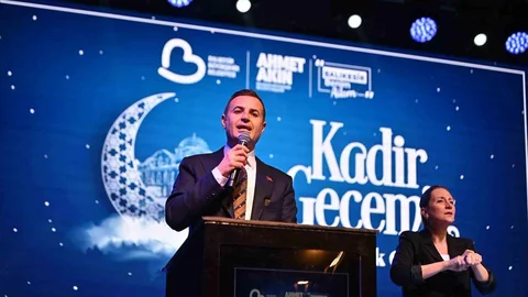 Balıkesir'de Dev İftar Sofrası Kuruldu