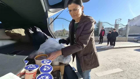 Mukaddes Öğretmen Emeklilikte de Destek Oluyor