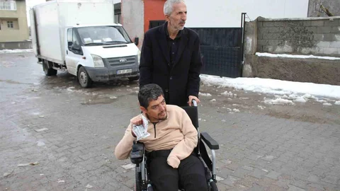 Muş'ta Polis Memurunun Hediyeleri Neşe Getirdi