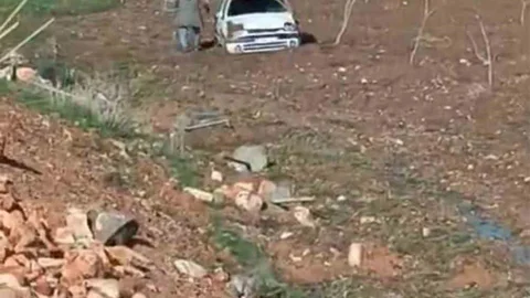 Kurtalan'da Tarlaya Uçan Araçta 1 Yaralı