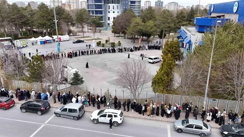 Kadir Gecesi’nde Kayseri'de Uzun Kuyruklar Oluştu