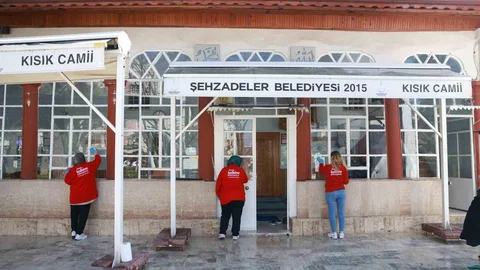 Şehzadeler'de Camiler İçin Temizlik Seferberliği