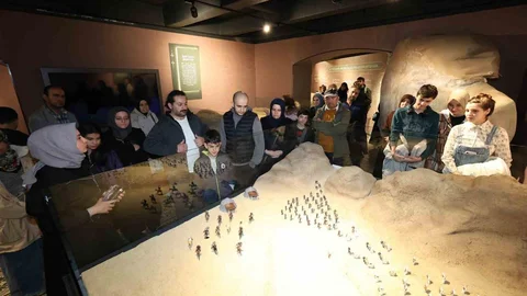 Konya'da Kadir Gecesi Etkinlikleri Yoğun İlgi Gördü