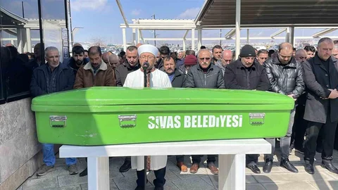 Sivas'ta Baba Oğul Cinayeti Sonrası Defnedildi