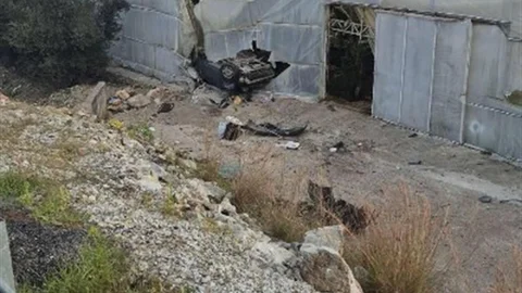Alanya'da Otomobil Muz Serasına Devrildi