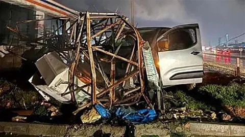 Siirt'te Hafif Ticari Araç Kaza Yaptı