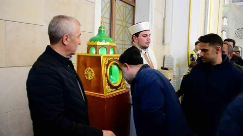 Kadir Gecesi'nde Camii Dolu Taştı
