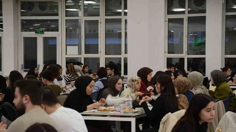 Eskişehir'de Öğrenciler Kadir Gecesi'nde Buluştu