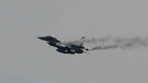 SOLOTÜRK Çanakkale'de Gösteri Uçuşu Yaptı