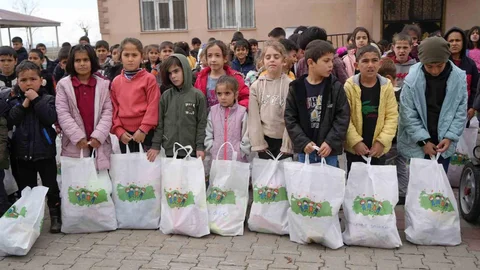 Muş'ta Bin Çocuğa Bayram Sevinci