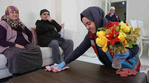 Amasya'da Yaşlılara Bayram Temizliği