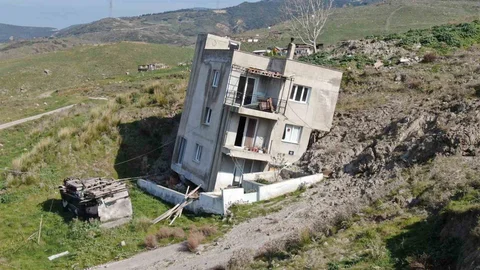 Çiğli'de Heyelan Tehlikesi Artıyor