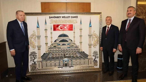 Cumhurbaşkanı Erdoğan’a Anlamlı Hediye Verildi
