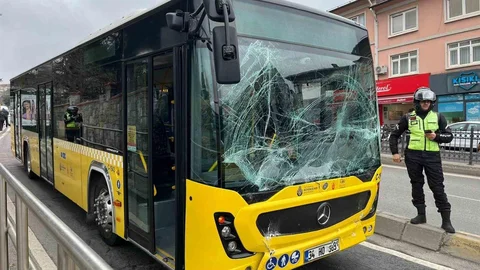 Üsküdar'da İETT Otobüsleri Çarpıştı