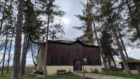 Eskişehir'de Tarihi Cami Bakımsızlık İçinde Kaldı