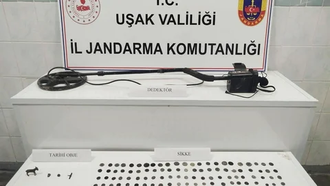 Uşak'ta 161 Tarihi Sikke Ele Geçirildi