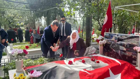 İzmir'de Şehitler Anıldı