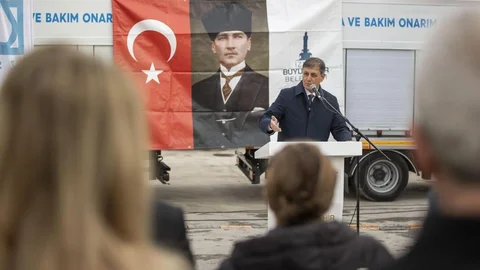 Cemil Tugay İZSU Personeliyle Bayramlaştı