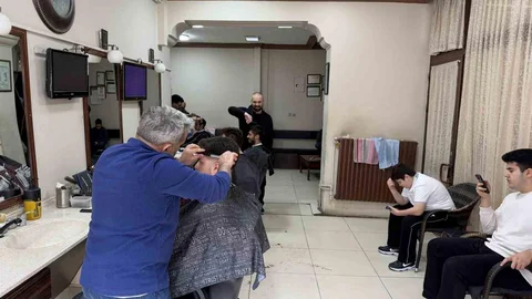 Düzce'de Kuaför Yoğunluğu Artıyor