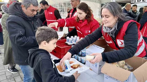 Manisa'da 85 Bin Kişiye İftar Verildi