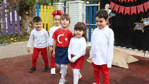 Didim'de Çocuklardan Anlamlı Performans