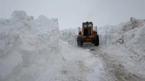 Karlıova'da Kar Mücadelesi Devam Ediyor