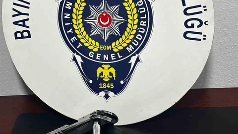 İzmir'de Uyuşturucu ve Silah Ele Geçirildi