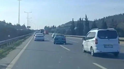 İzmir'de Otoyolda Makas Atan Sürücüye Cezası Kesildi