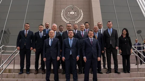 İzmir Adliyesi'nde Bakan Yardımcısı Tuncay Ziyareti