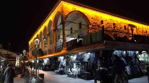 Konya'da Son Teravih Namazı Kalabalığı