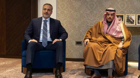 Dışişleri Bakanı Fidan Riyad'da Buluştu