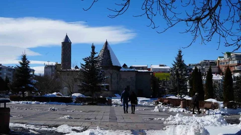Erzurum'da Kar Yağışı Devam Ediyor