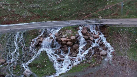 Hakkari'de Su Pınarı Ortaya Çıktı