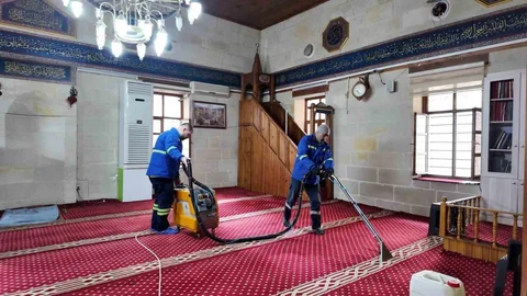 Mersin'de Camilerde Temizlik Çalışmaları