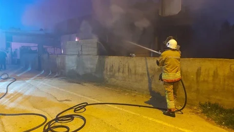 Reyhanlı’da Konteyner Yangını Meydana Geldi