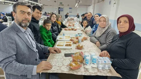 Simav'da 750 Kişilik İftar Sofrası Kuruldu