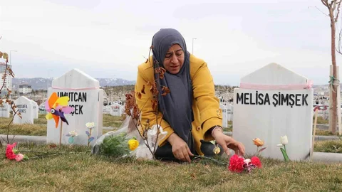 Sivas'ta Anne Evlatlarının Kabirlerini Ziyaret Etti