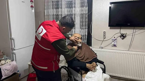Türk Kızılay'dan Yaşlılara Kuaför Hizmeti