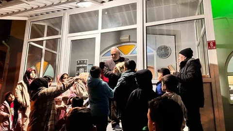 Bigadiç'te Çocuklara Top Dağıtıldı